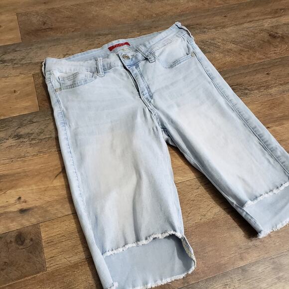 Vintage Guess Light Wash Denim Mid Rise Cut Off  Blue Jean Bermuda Shorts 26 - Picture 2 of 10